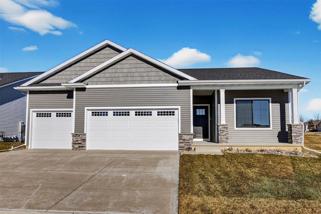 9345 Modena Lane, West Des Moines, IA 50266