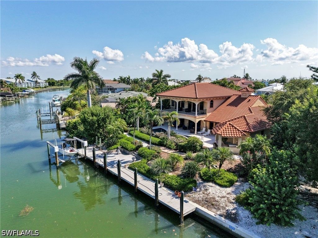 918 Limpet DR, Sanibel, FL 33957