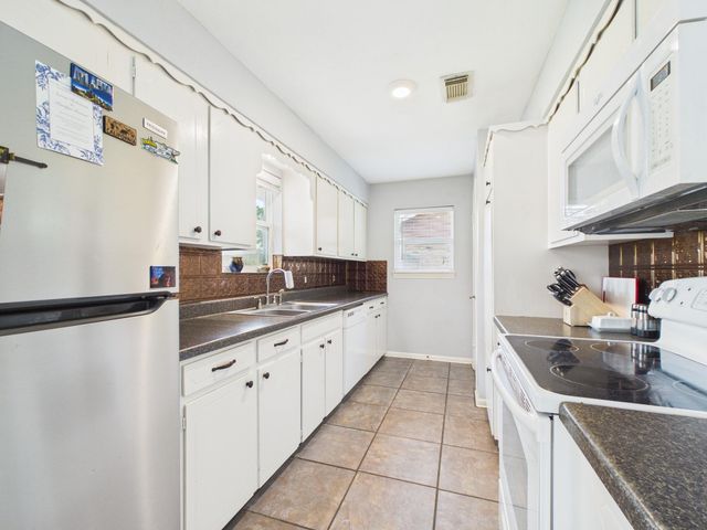 1618 Hamblen Road, Kingwood, TX 77339