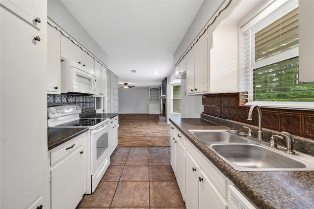 1618 Hamblen Road, Kingwood, TX 77339