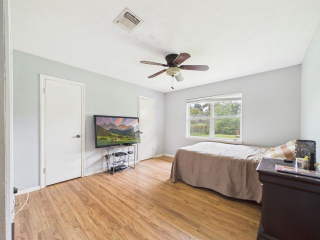 1618 Hamblen Road, Kingwood, TX 77339