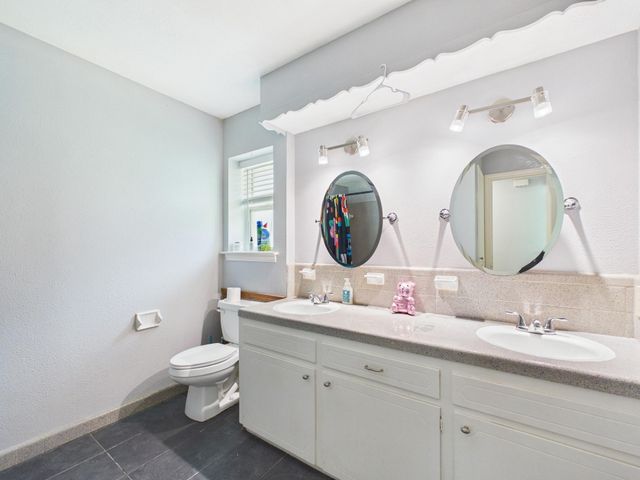 1618 Hamblen Road, Kingwood, TX 77339