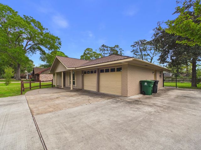 1618 Hamblen Road, Kingwood, TX 77339