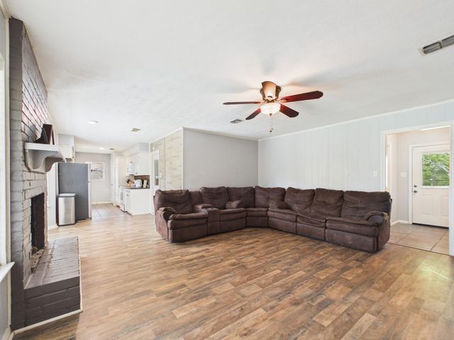 1618 Hamblen Road, Kingwood, TX 77339