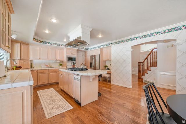 1576 E BRIDLEBROOK CIR, Salt Lake City, UT 84117