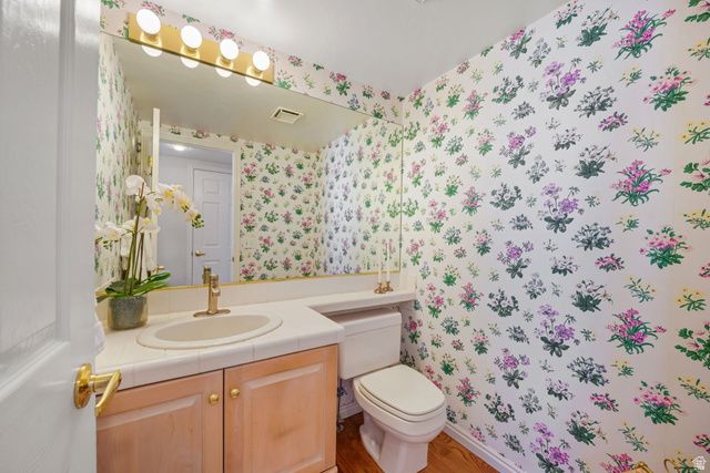 1576 E BRIDLEBROOK CIR, Salt Lake City, UT 84117
