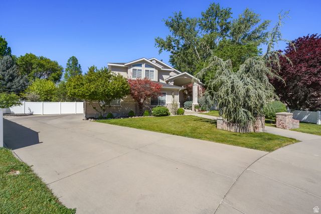 1576 E BRIDLEBROOK CIR, Salt Lake City, UT 84117
