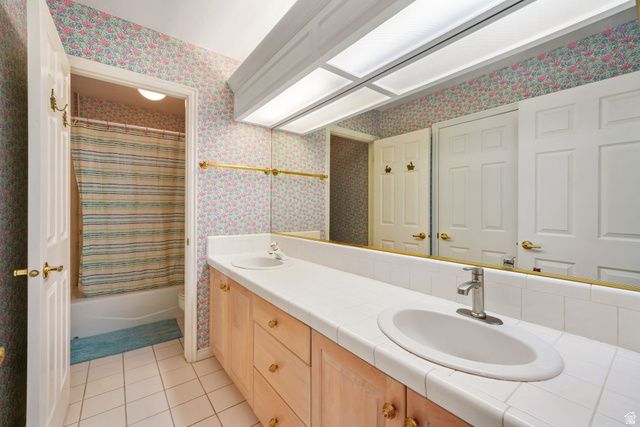 1576 E BRIDLEBROOK CIR, Salt Lake City, UT 84117