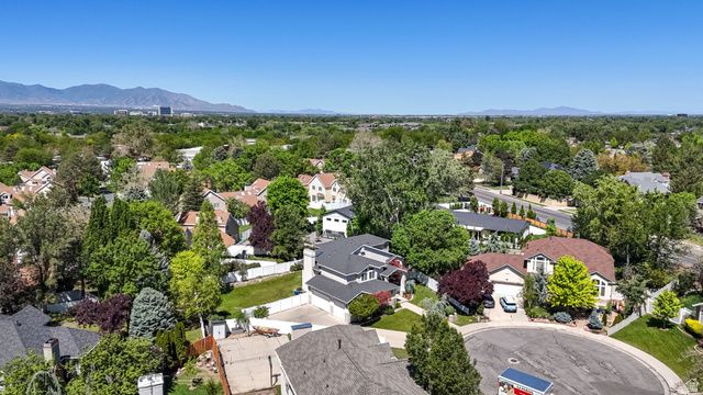 1576 E BRIDLEBROOK CIR, Salt Lake City, UT 84117