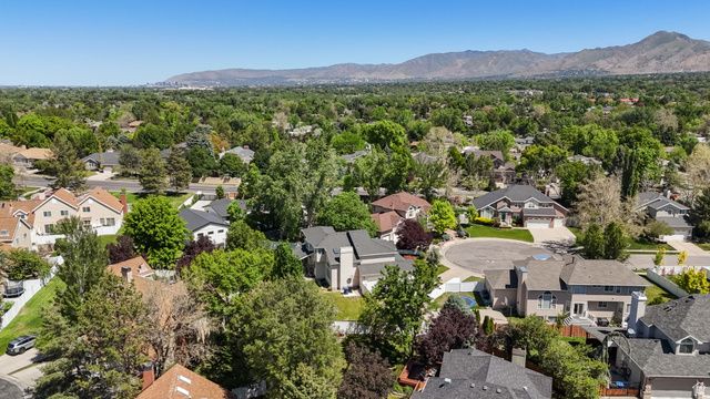 1576 E BRIDLEBROOK CIR, Salt Lake City, UT 84117