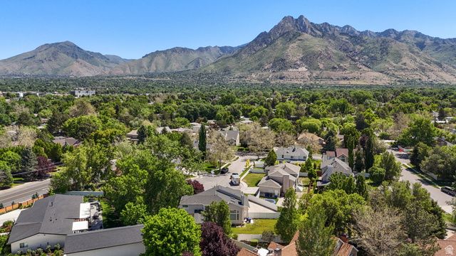 1576 E BRIDLEBROOK CIR, Salt Lake City, UT 84117