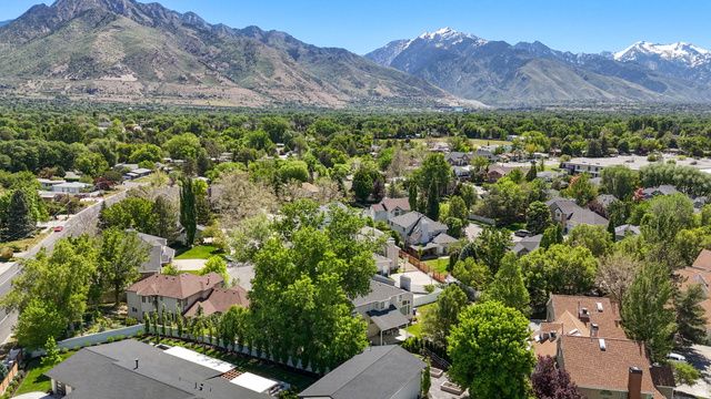 1576 E BRIDLEBROOK CIR, Salt Lake City, UT 84117
