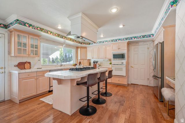 1576 E BRIDLEBROOK CIR, Salt Lake City, UT 84117