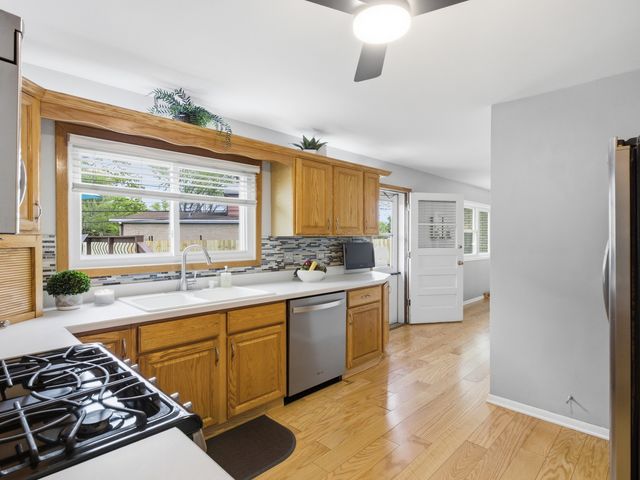 237 N Pioneer Drive, Addison, IL 60101