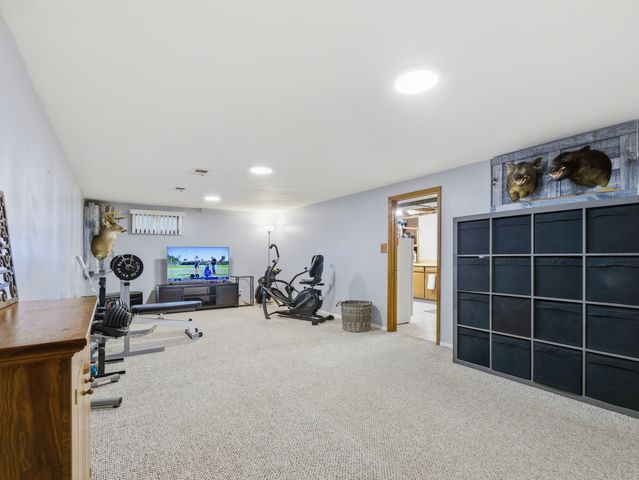 237 N Pioneer Drive, Addison, IL 60101