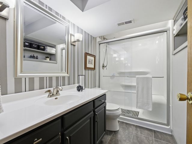 237 N Pioneer Drive, Addison, IL 60101