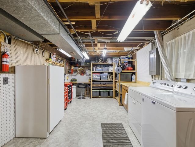 237 N Pioneer Drive, Addison, IL 60101