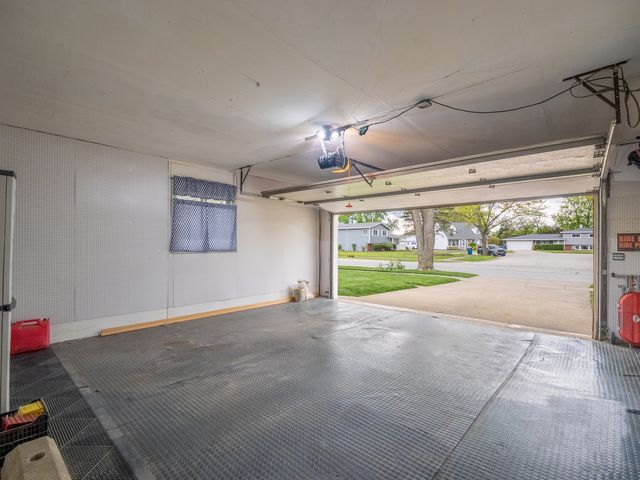 237 N Pioneer Drive, Addison, IL 60101