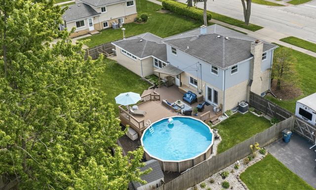 237 N Pioneer Drive, Addison, IL 60101