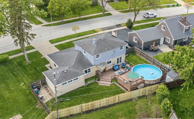 237 N Pioneer Drive, Addison, IL 60101