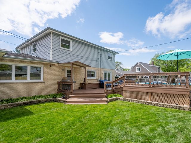 237 N Pioneer Drive, Addison, IL 60101