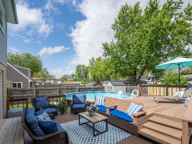 237 N Pioneer Drive, Addison, IL 60101