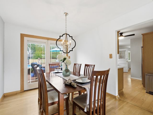 237 N Pioneer Drive, Addison, IL 60101