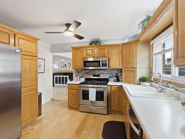 237 N Pioneer Drive, Addison, IL 60101