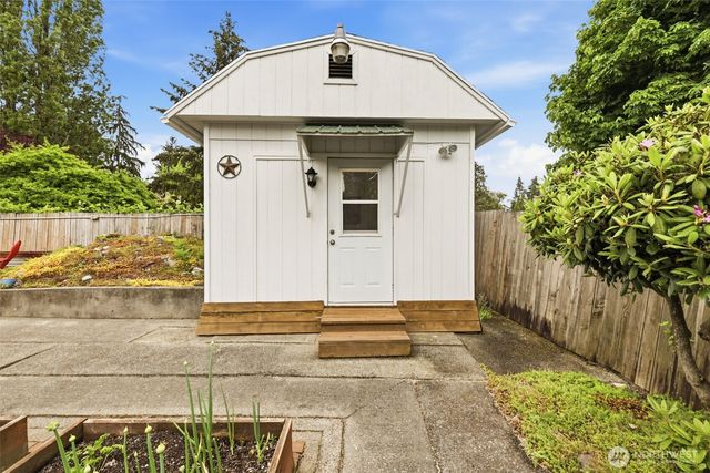 13009 6th Place SW, Burien, WA 98146
