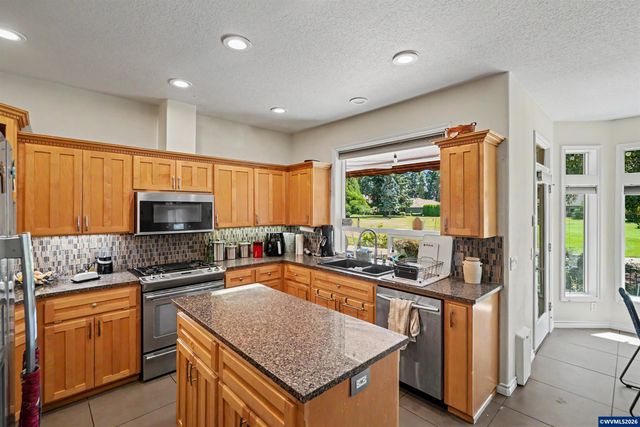 660 Snead Dr N, Keizer, OR 97303