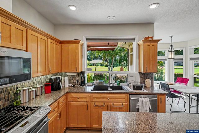 660 Snead Dr N, Keizer, OR 97303