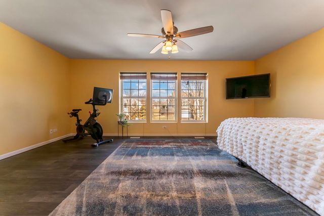 794 Pointe Drive 794, Crystal Lake, IL 60014