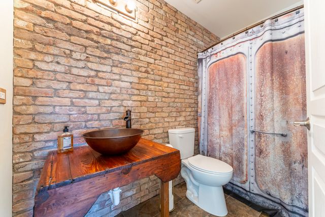 794 Pointe Drive 794, Crystal Lake, IL 60014