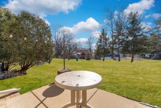 794 Pointe Drive 794, Crystal Lake, IL 60014