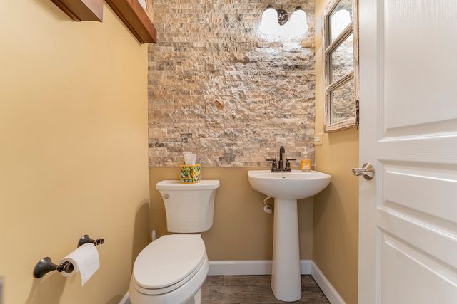 794 Pointe Drive 794, Crystal Lake, IL 60014