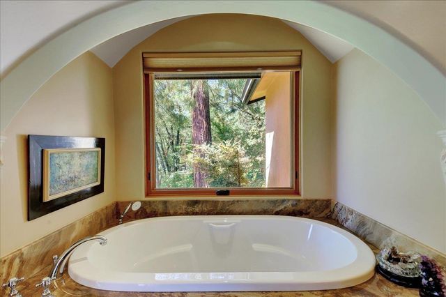 13629 Oak Forest Dr, Grass Valley, CA 95945