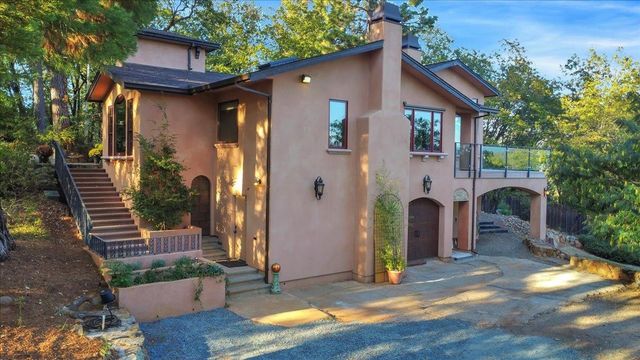 13629 Oak Forest Dr, Grass Valley, CA 95945