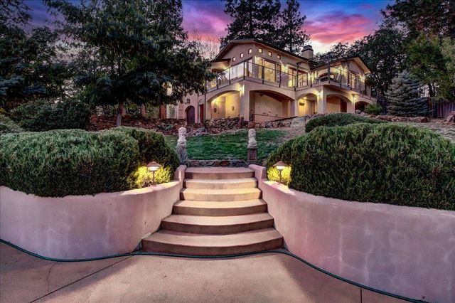 13629 Oak Forest Dr, Grass Valley, CA 95945