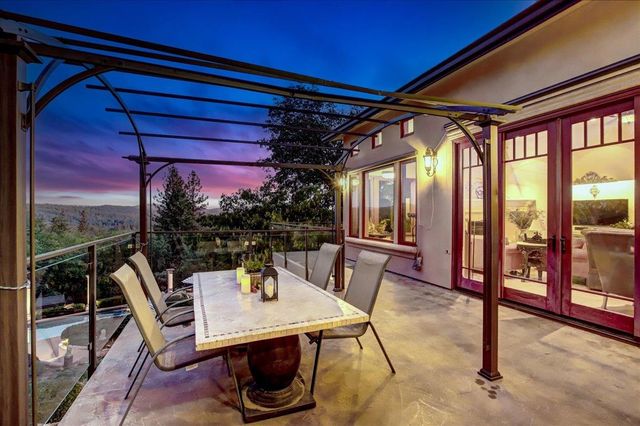 13629 Oak Forest Dr, Grass Valley, CA 95945