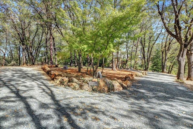 13629 Oak Forest Dr, Grass Valley, CA 95945