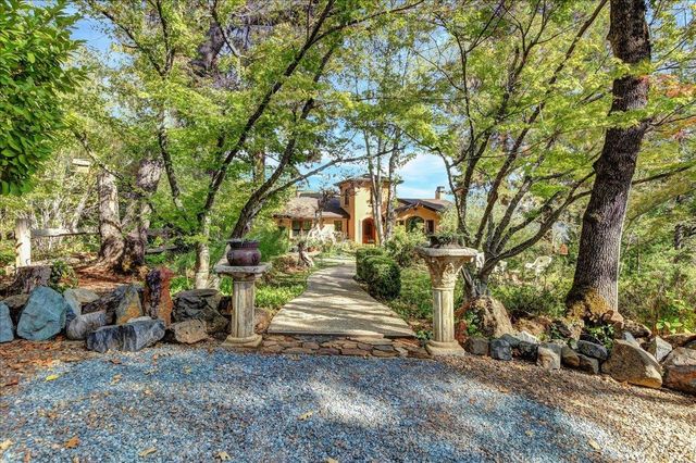 13629 Oak Forest Dr, Grass Valley, CA 95945