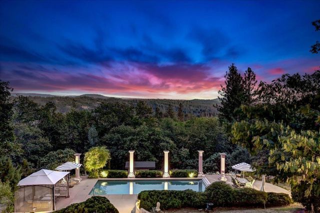 13629 Oak Forest Dr, Grass Valley, CA 95945