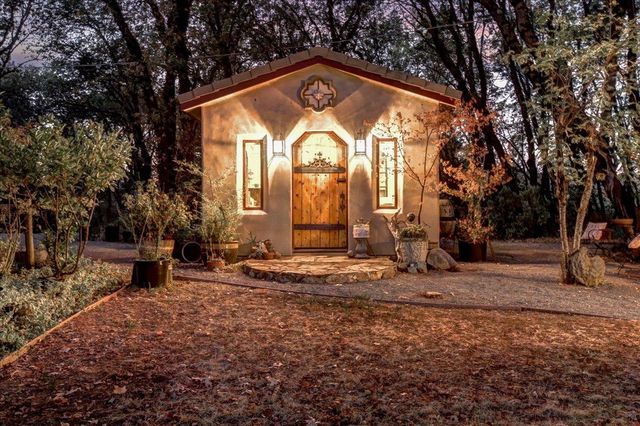 13629 Oak Forest Dr, Grass Valley, CA 95945