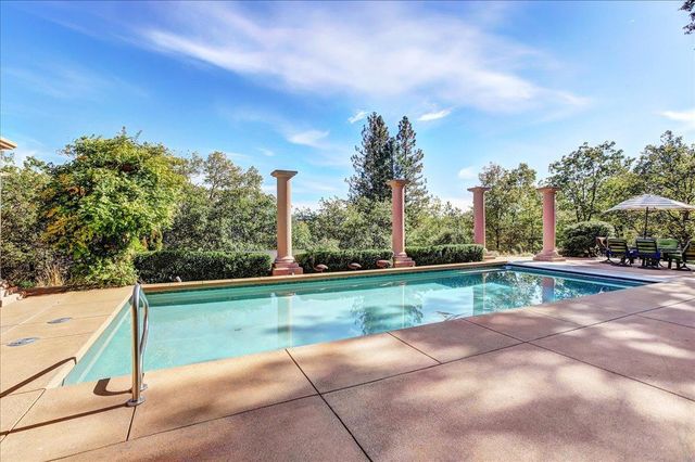 13629 Oak Forest Dr, Grass Valley, CA 95945