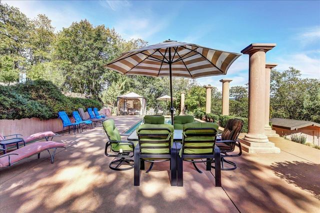 13629 Oak Forest Dr, Grass Valley, CA 95945
