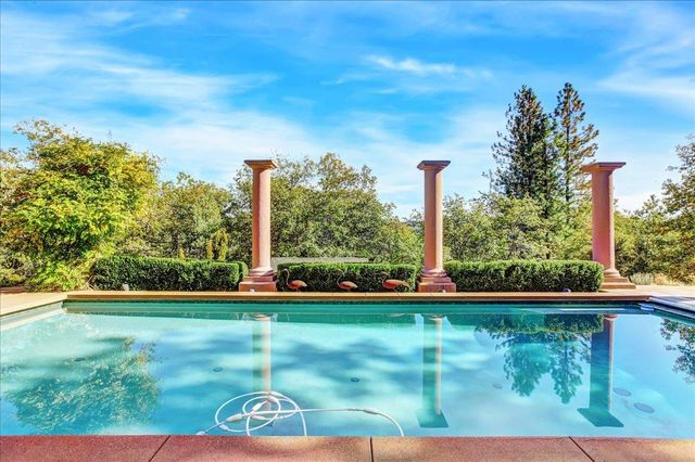 13629 Oak Forest Dr, Grass Valley, CA 95945