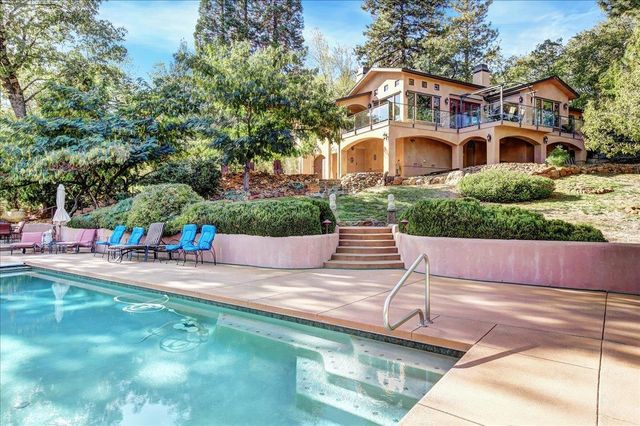13629 Oak Forest Dr, Grass Valley, CA 95945