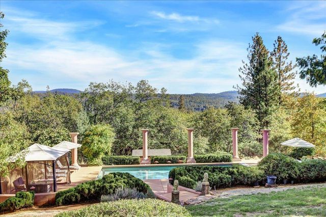 13629 Oak Forest Dr, Grass Valley, CA 95945