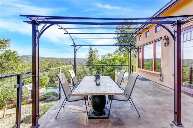 13629 Oak Forest Dr, Grass Valley, CA 95945