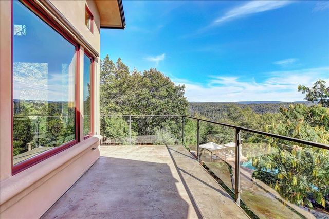 13629 Oak Forest Dr, Grass Valley, CA 95945